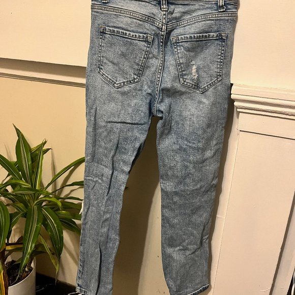 Sneak Peek Distressed Jeans - Picture 3 of 4